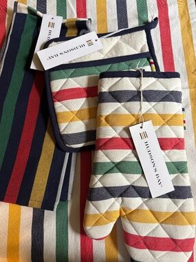 Bundle of HBC Stripes KITCHEN items: Set of 2 Tea Towels, Pot Holder & Oven Mitt